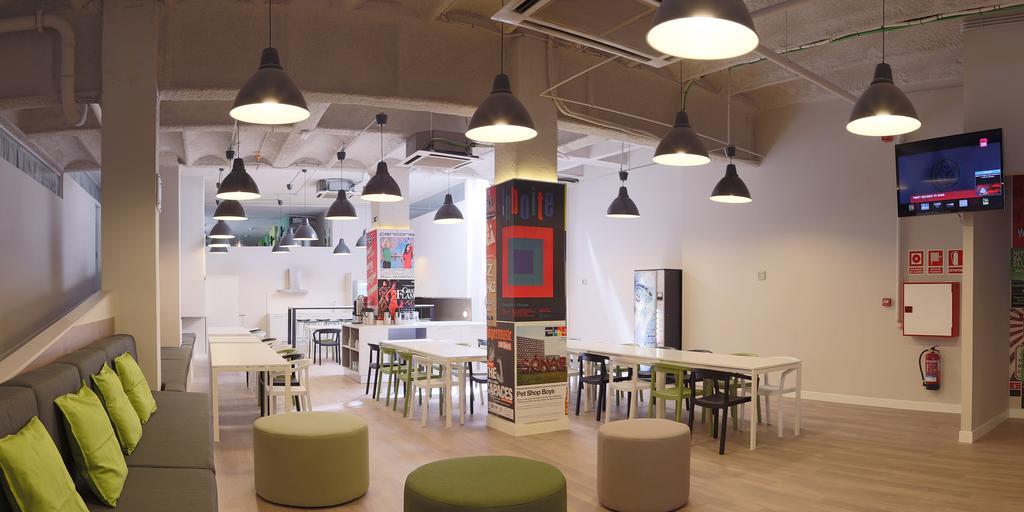 Hostal Hola Eixample Barcelona