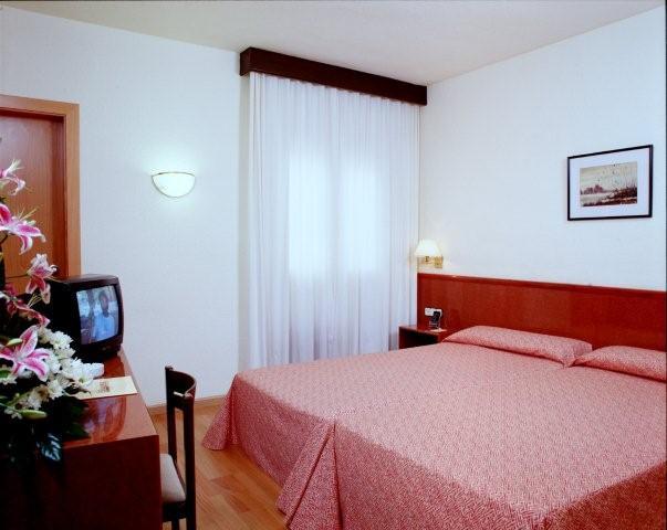 Hotel Catalonia Castellnou 3*