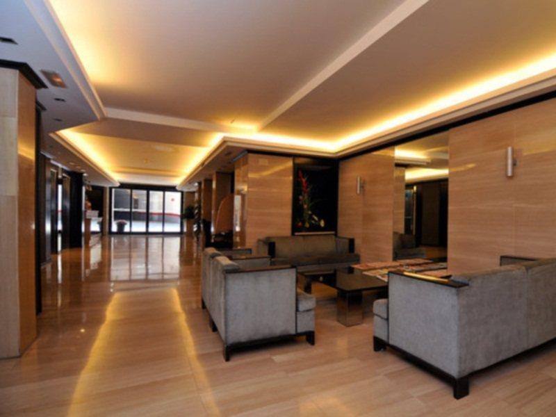 Paral-lel Hotel