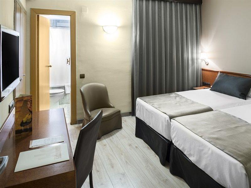 Catalonia Castellnou Hotel 3*