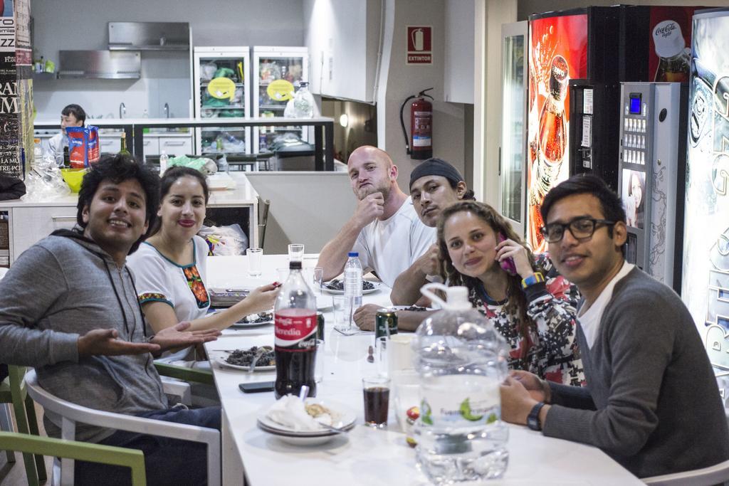 Hola Eixample Hostal Barcelona