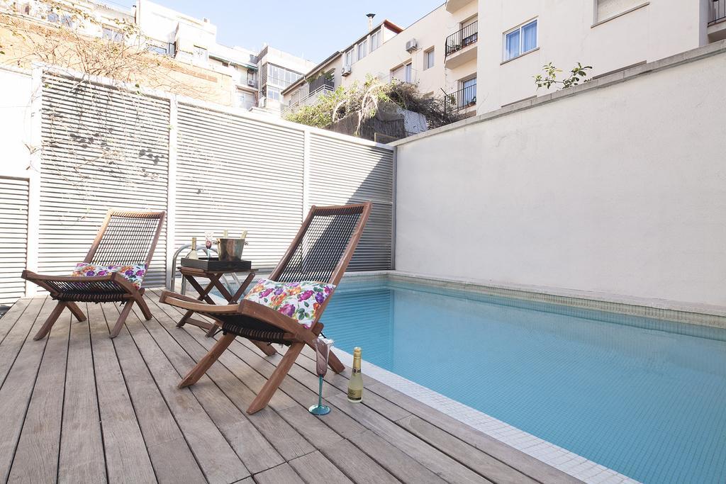 - Private Pool And Garden Center