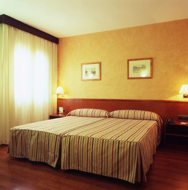 Hotel Catalonia Castellnou