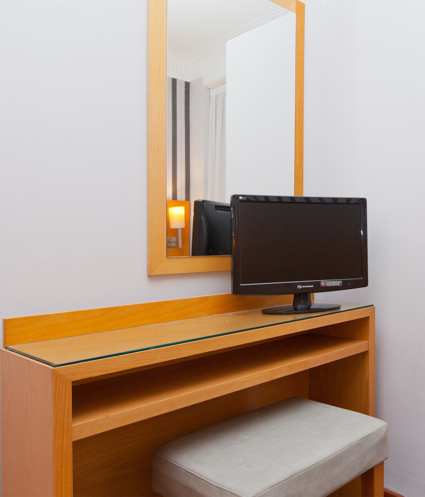 Lyon Hotel *