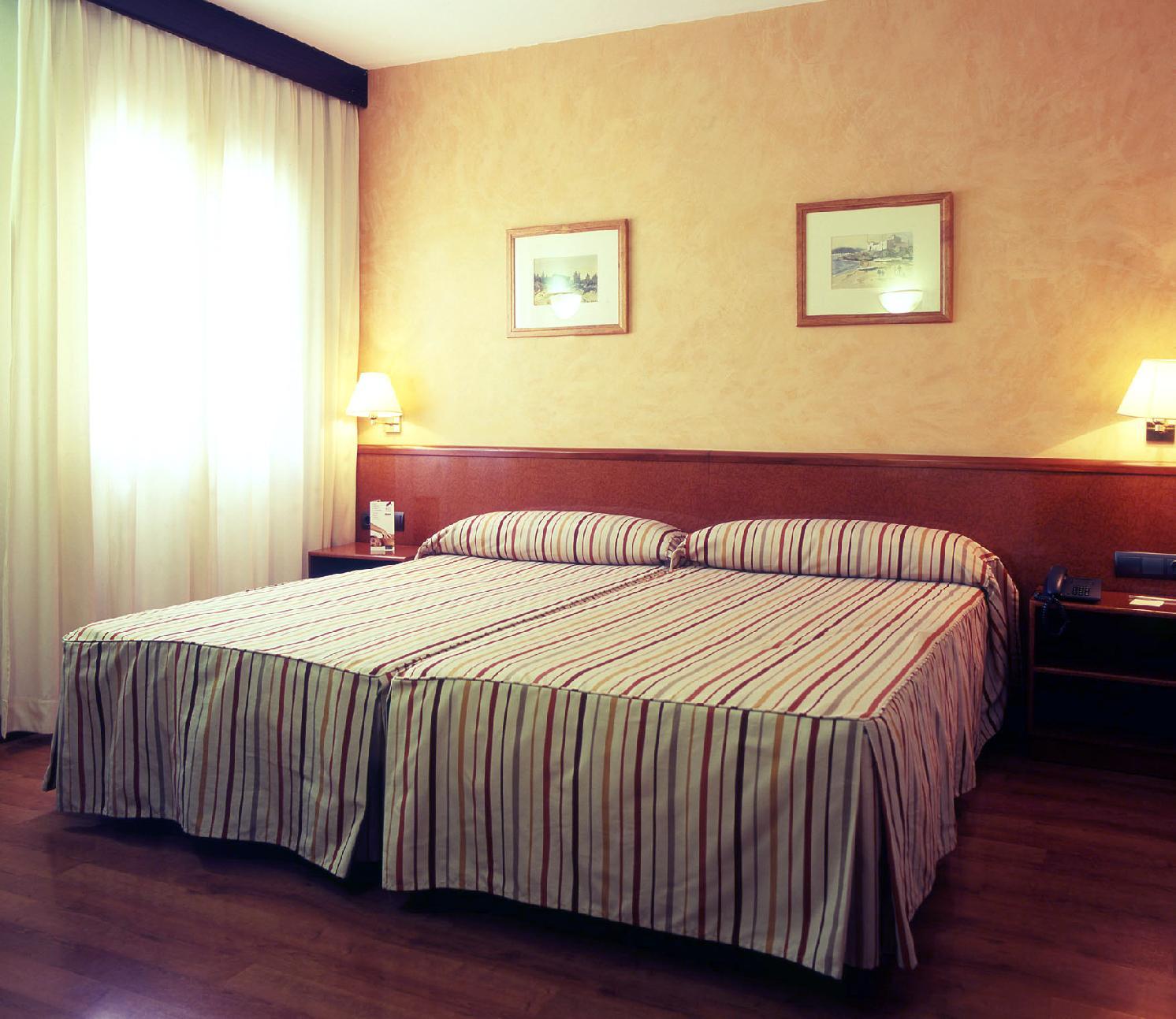 Hotel Catalonia Castellnou 3*
