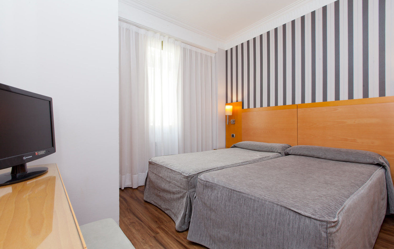 Lyon Hotel *