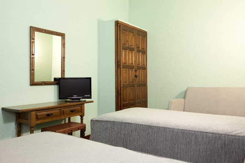 Lyon Hotel *