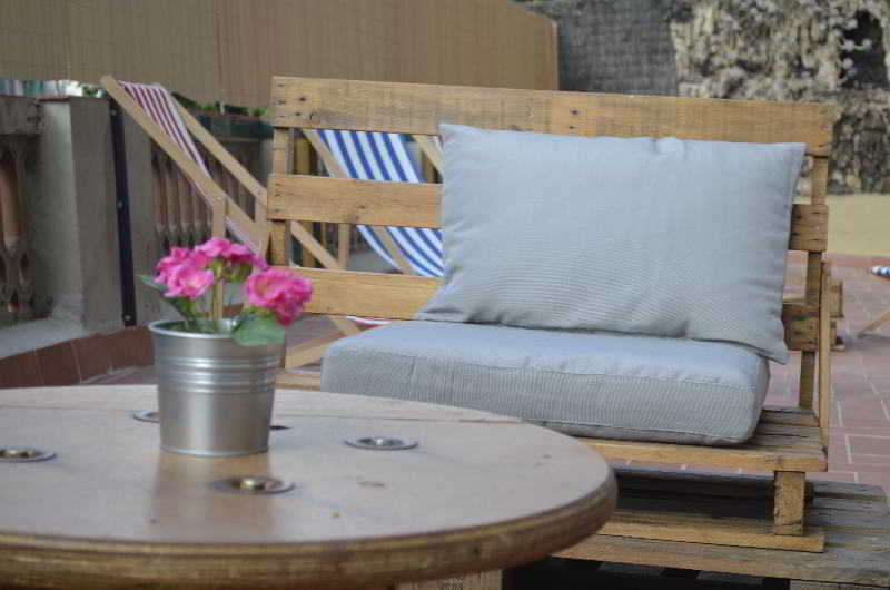 360 Borne Hostal