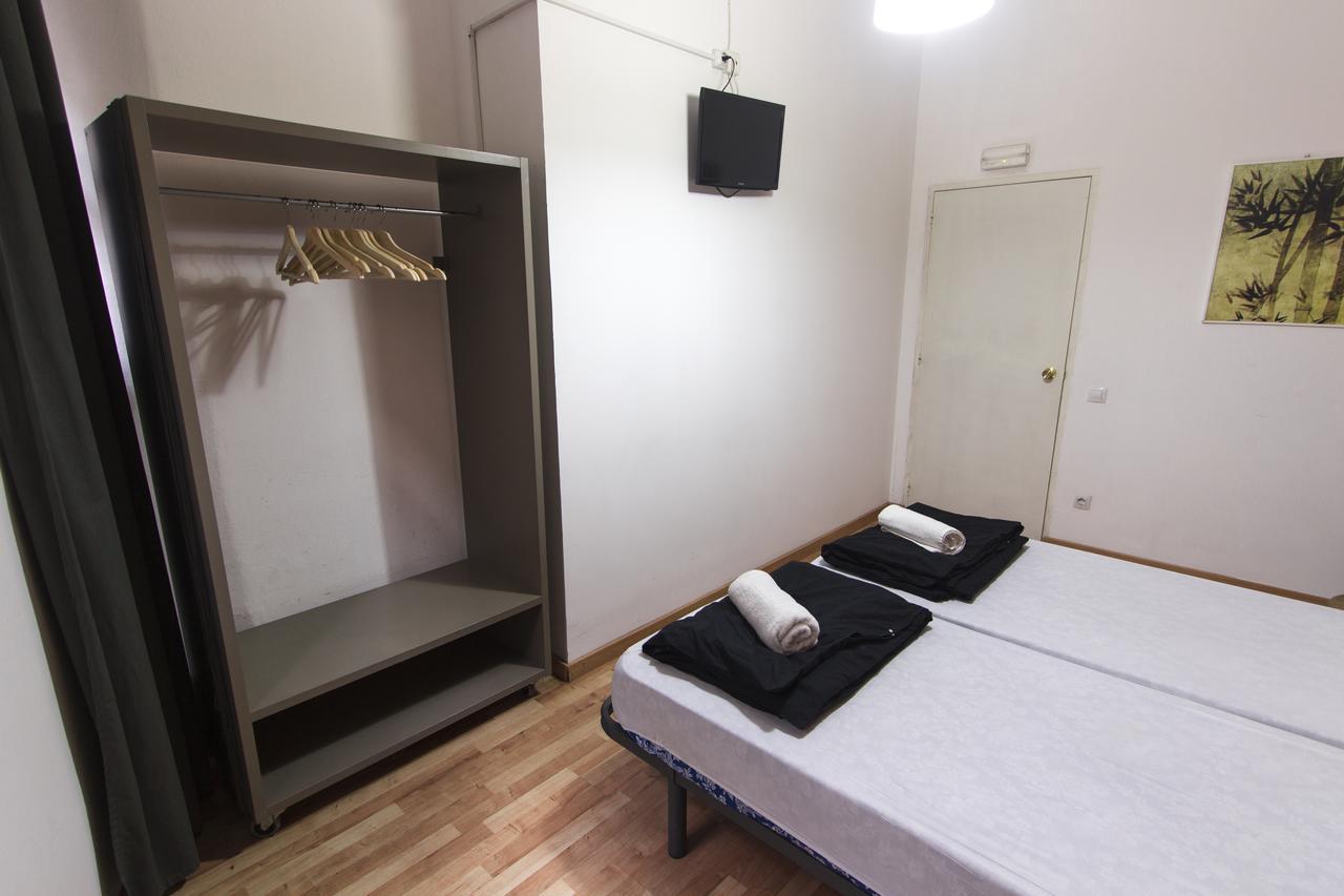 Break N Bed Hostel *