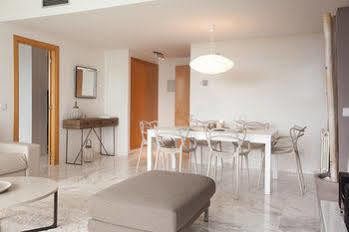 Rent Beach-diagonal Mar Apartment