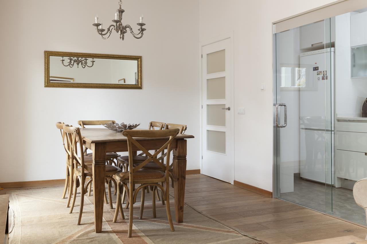 Akira Flats Roger De Flor Chic Apartment Barcelona