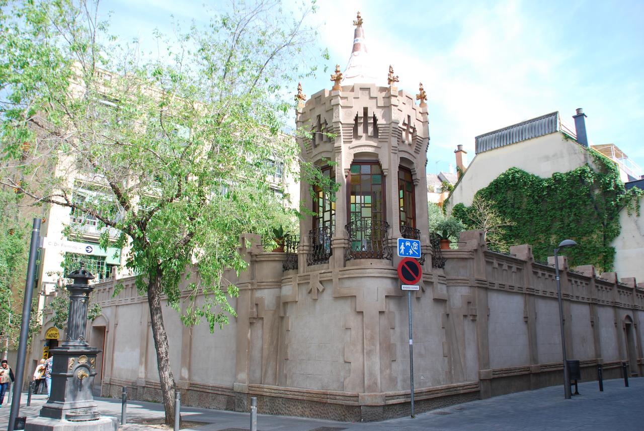 Hotel del amor Casita Amarilla Barcelona