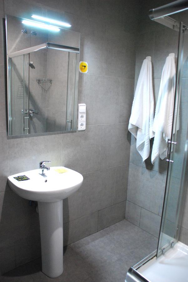 Casita Amarilla Hotel del amor Barcelona