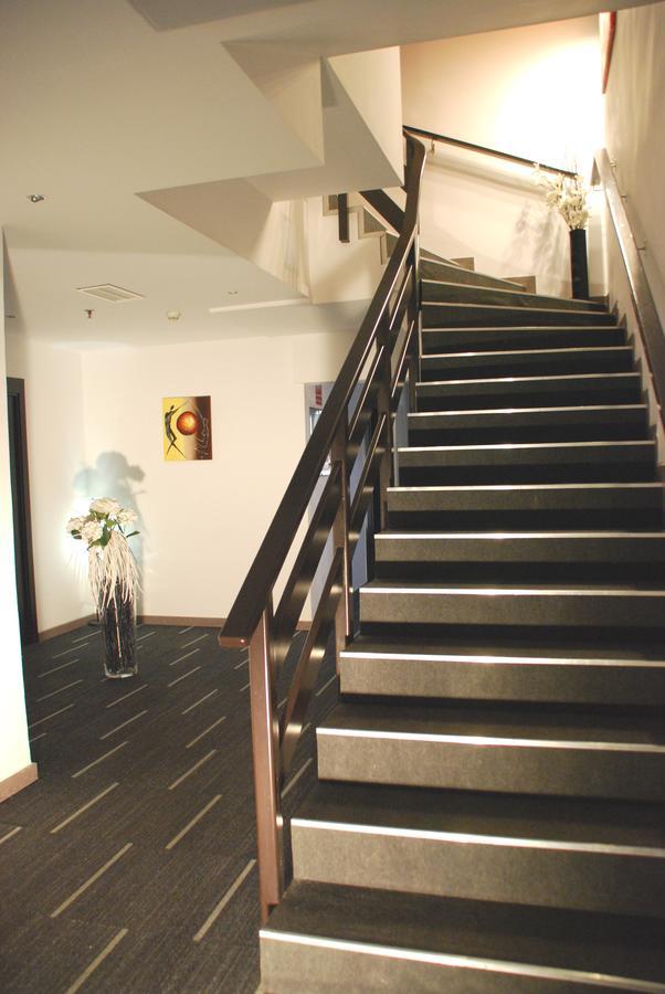 Casita Amarilla 3*