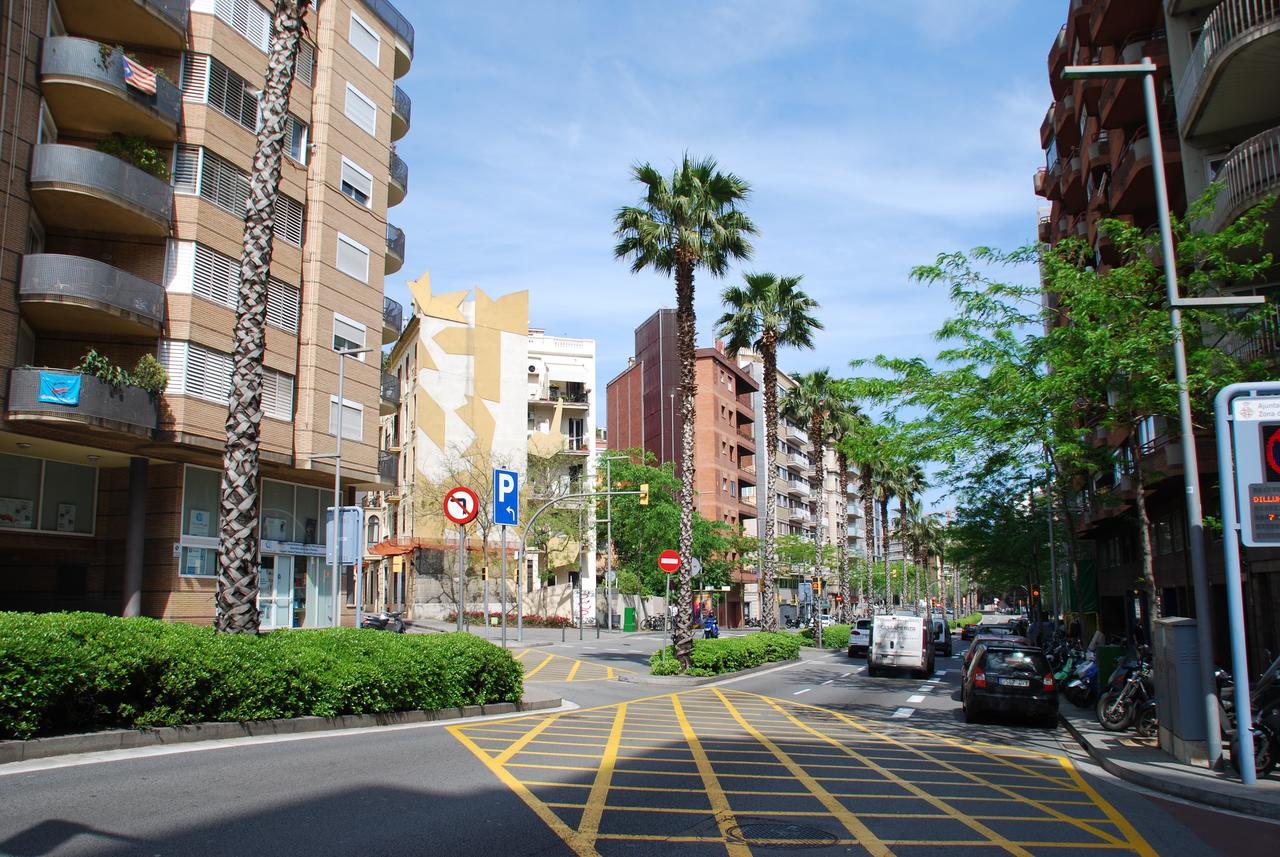 Casita Amarilla Hotel del amor Barcelona