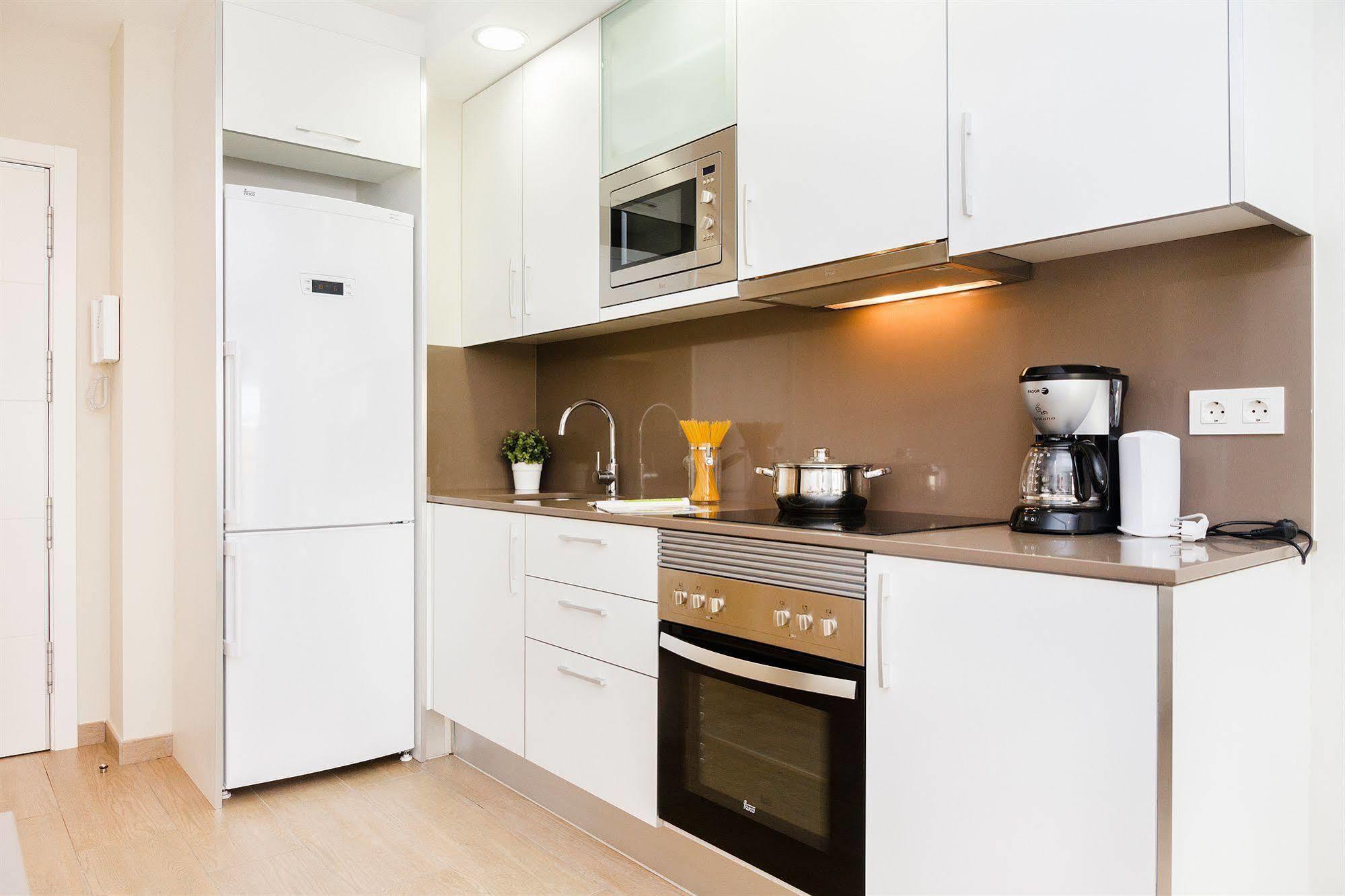 Feelathome Plaza Apartamento *