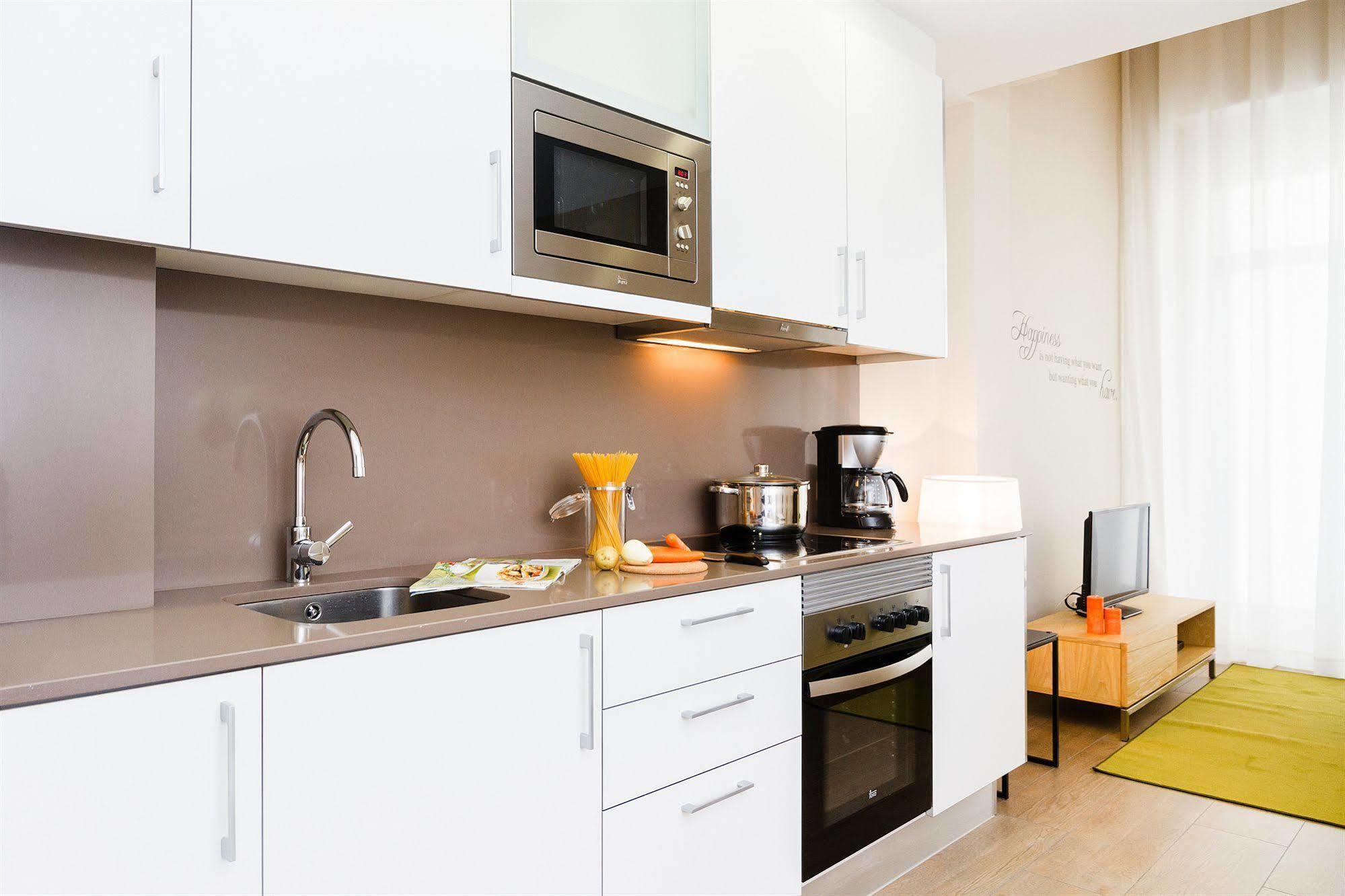 Feelathome Plaza Apartamento *