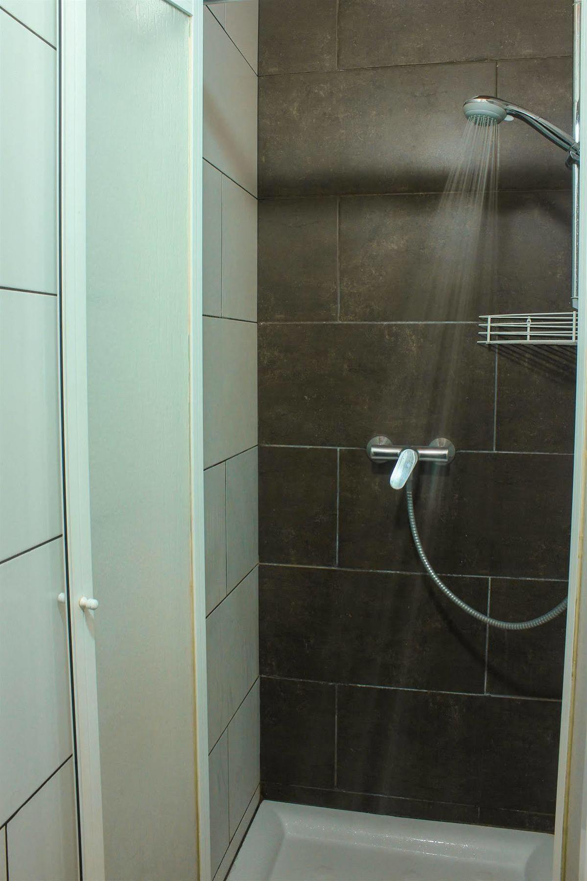 Hostal 360 *