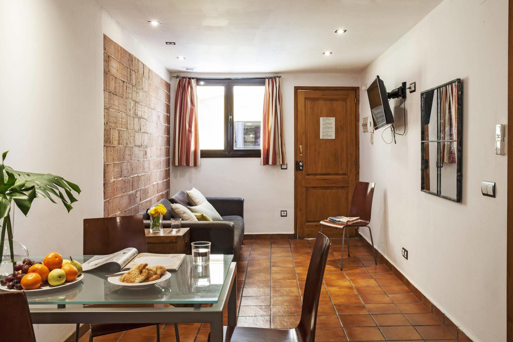 Ainb Ramblas-guardia Apartamento *