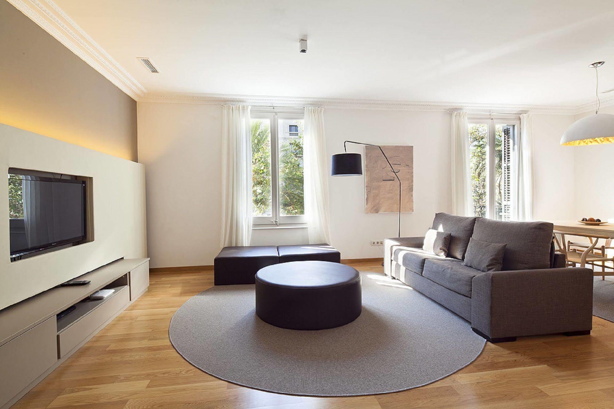 Stylish Diagonal Apartment *