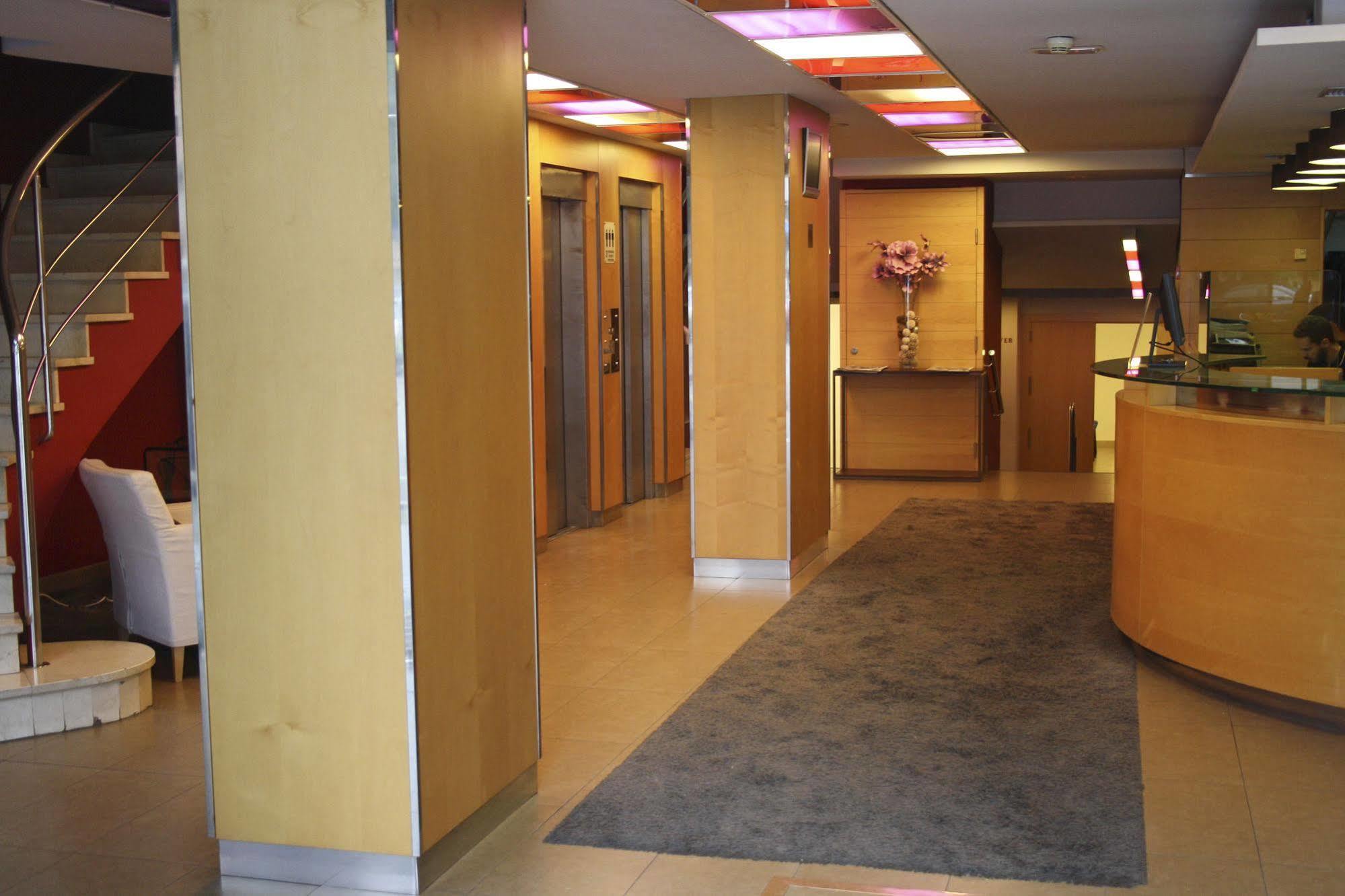 Abbot Hotel