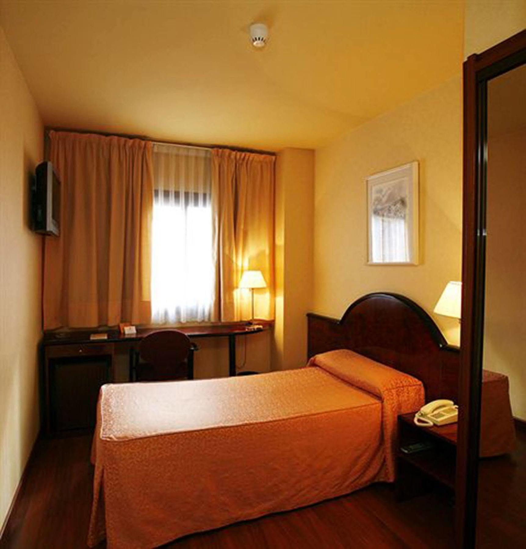 Caledonian Hotel