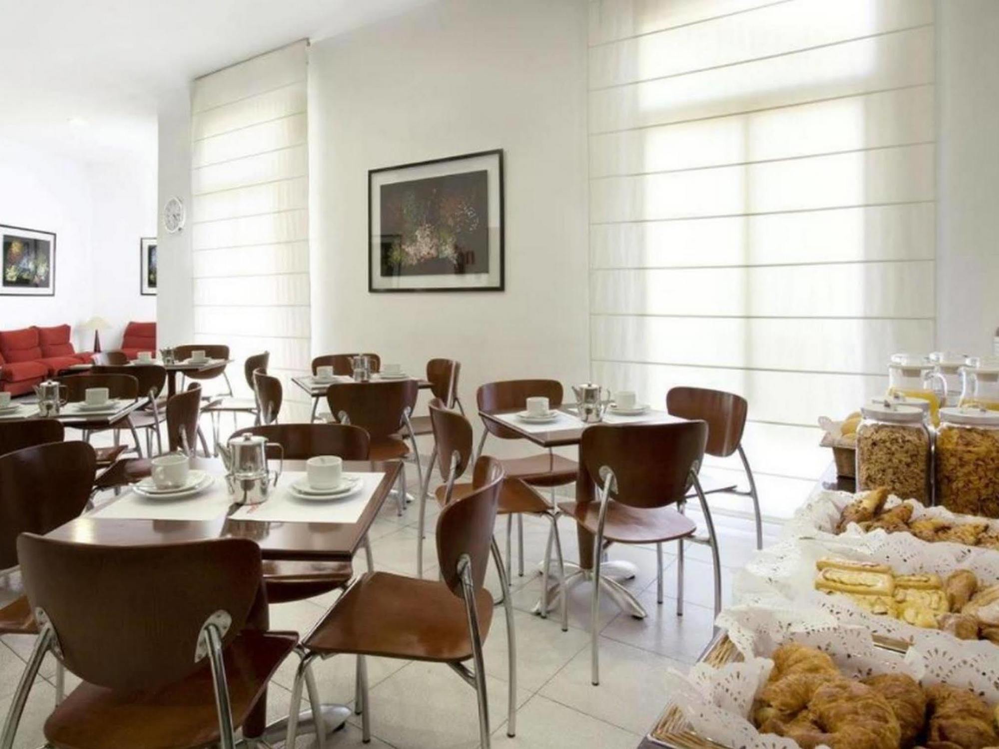 Monegal Hotel 2*