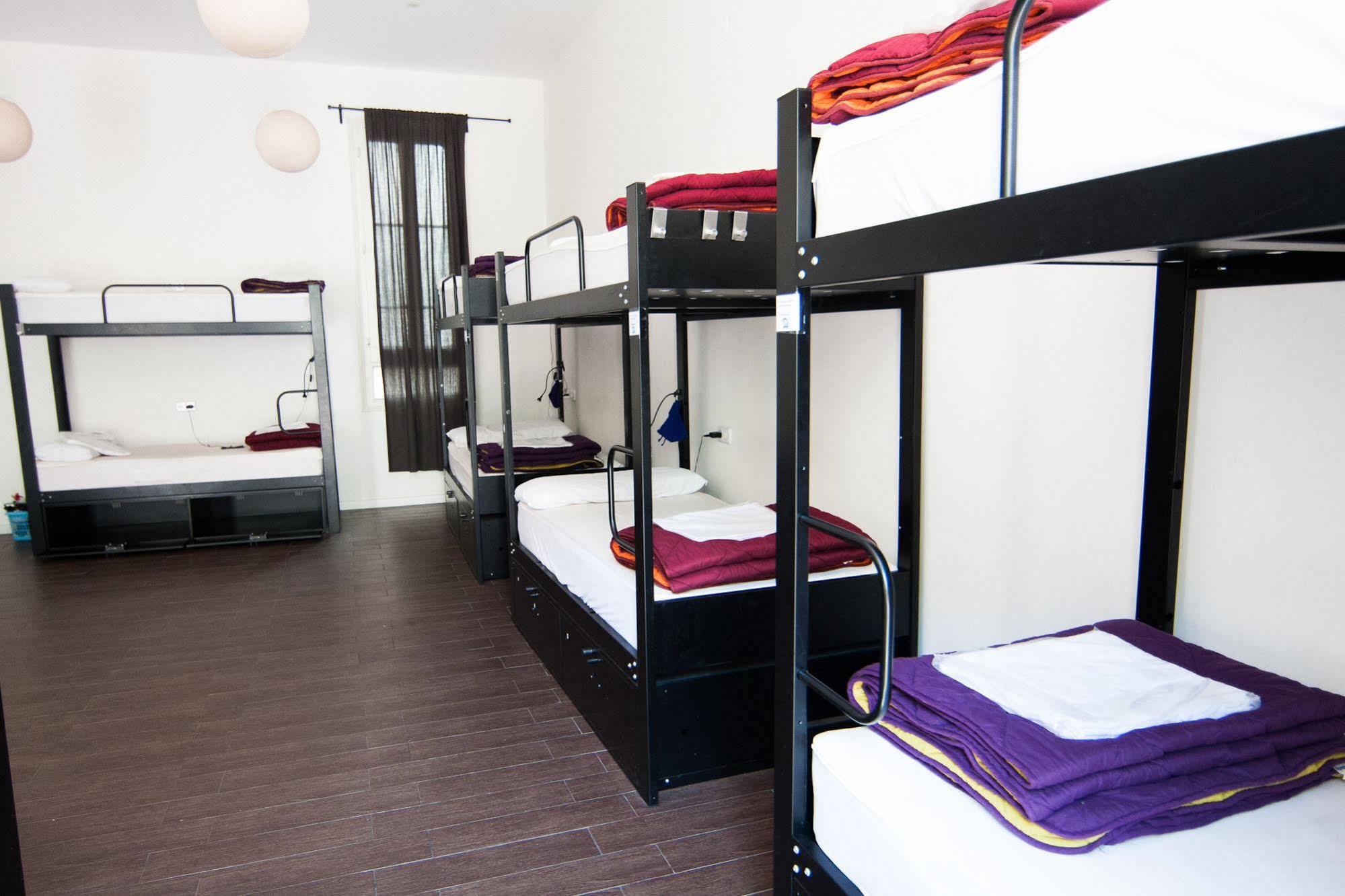 360 Borne Hostal *