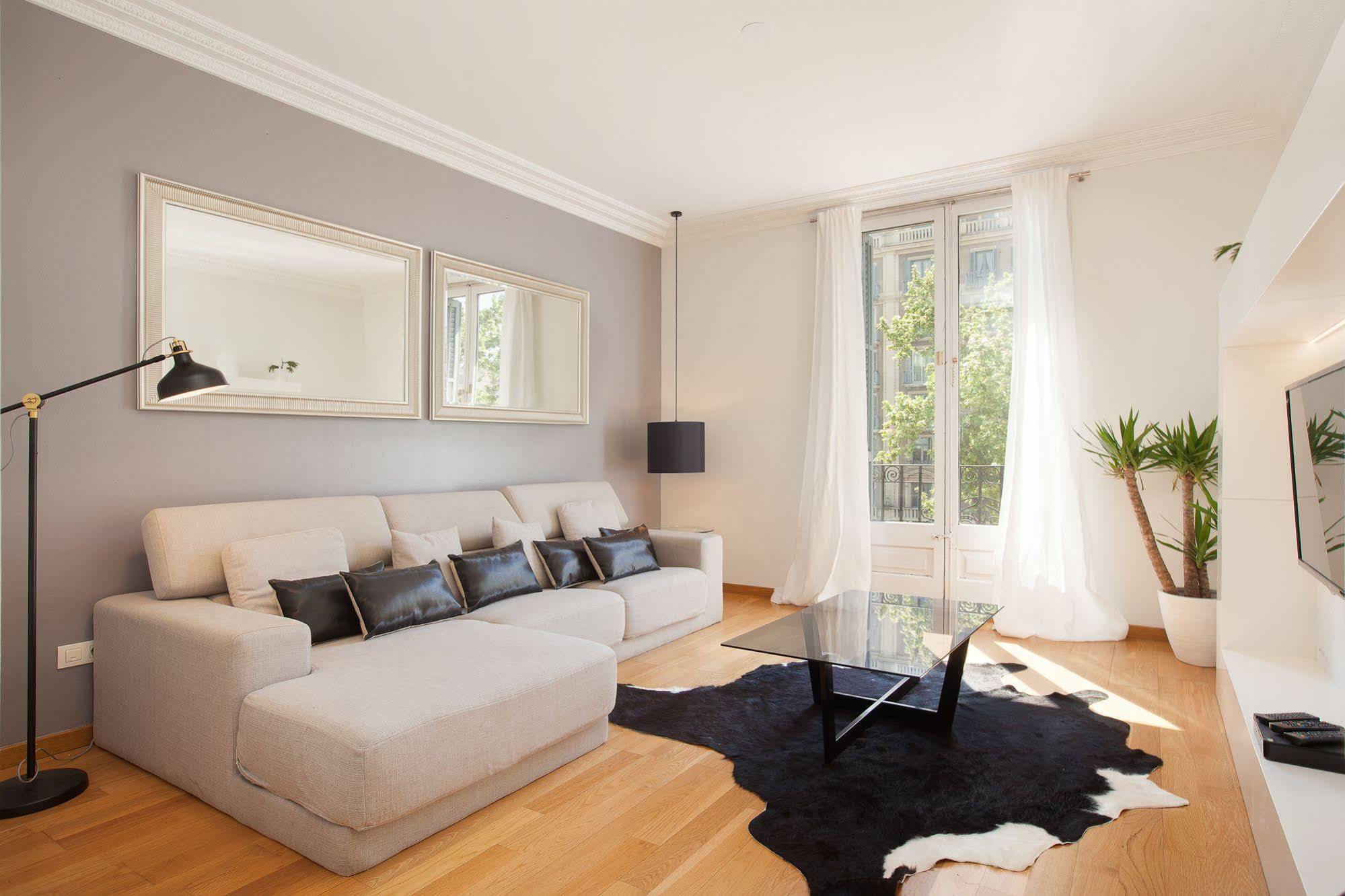 Rent Diagonal-aribau 3* Barcelona