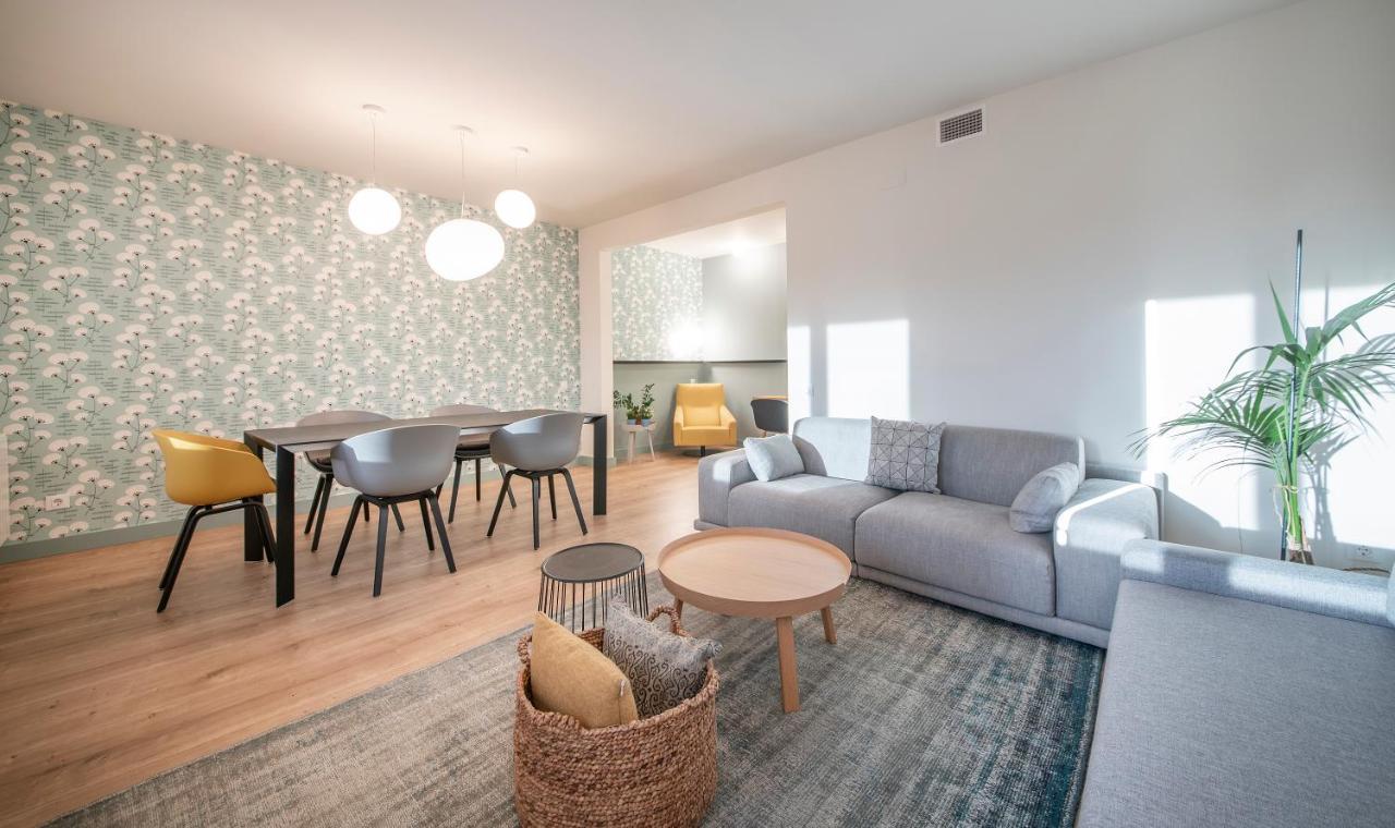 Stylish Diagonal Apartment *
