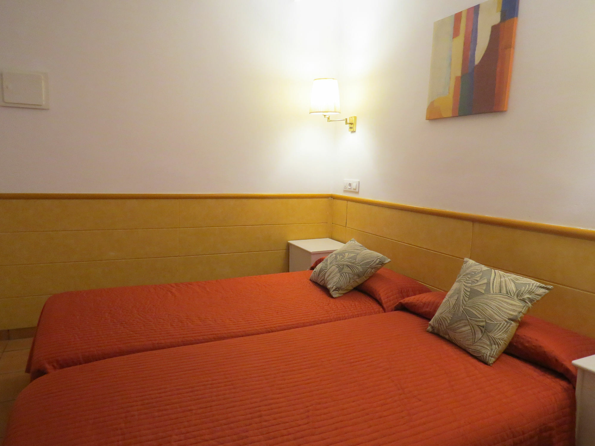 Guest house Barcelona City Rooms 2*
