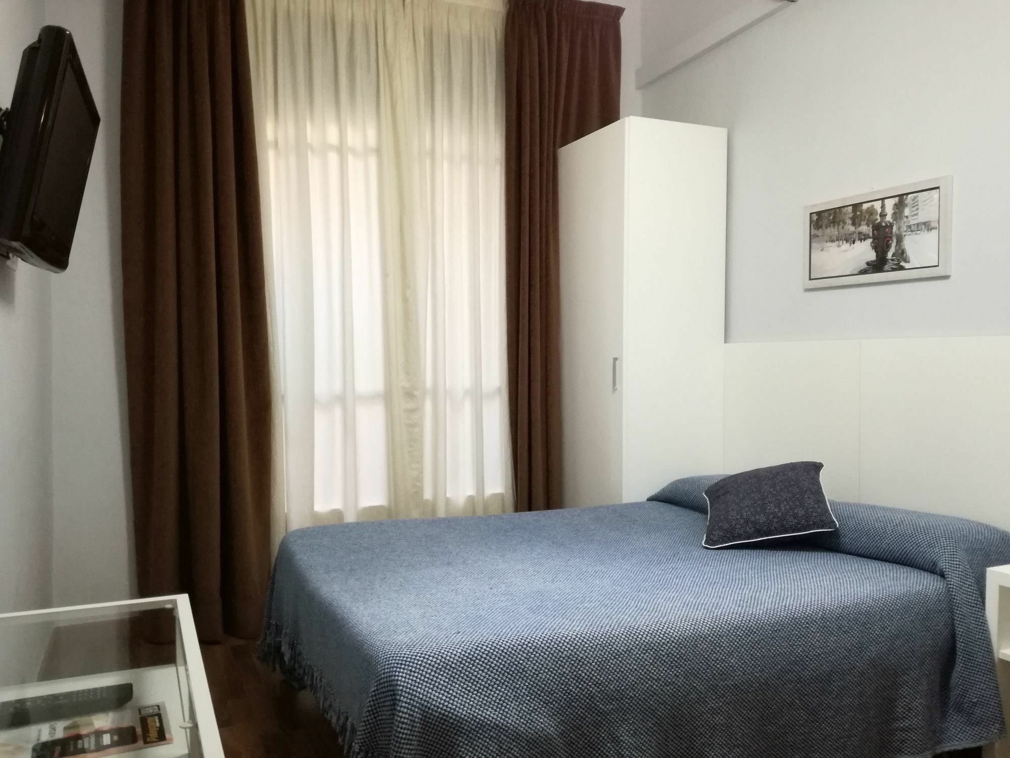 Guest house Lesseps 2*