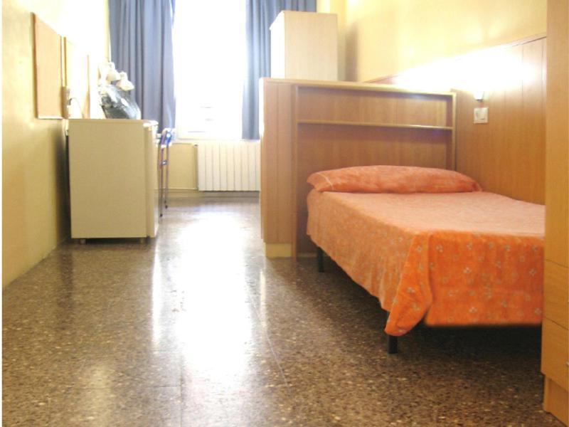 Residencia Sants Hostel
