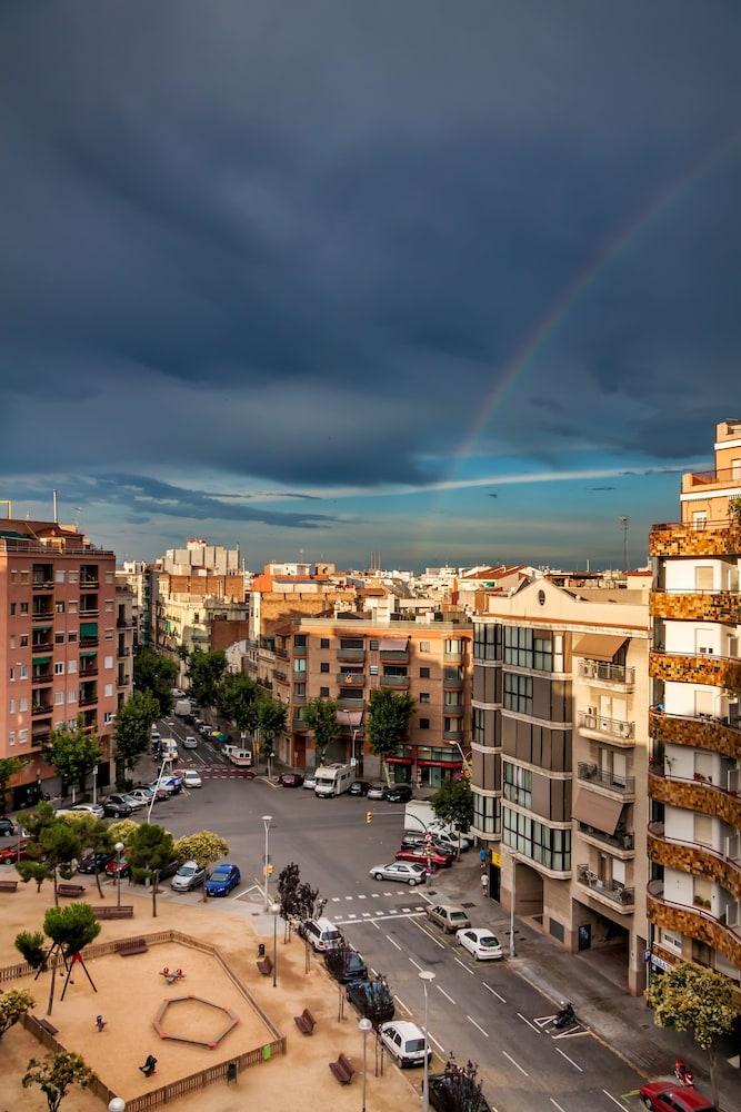 Sant Jordi Sagrada Familia Hostel *