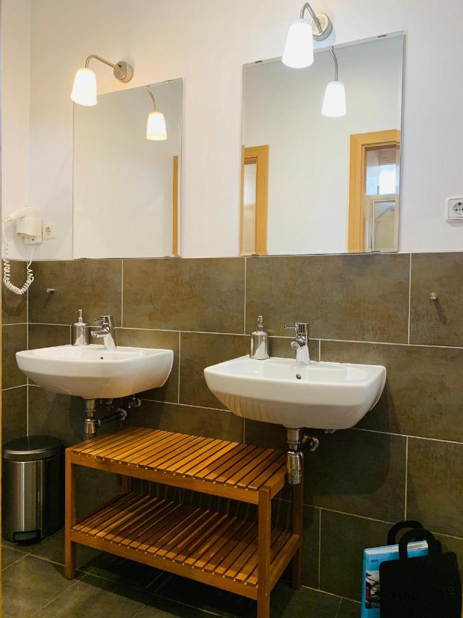 Aptbcn Super Balmes Apartment