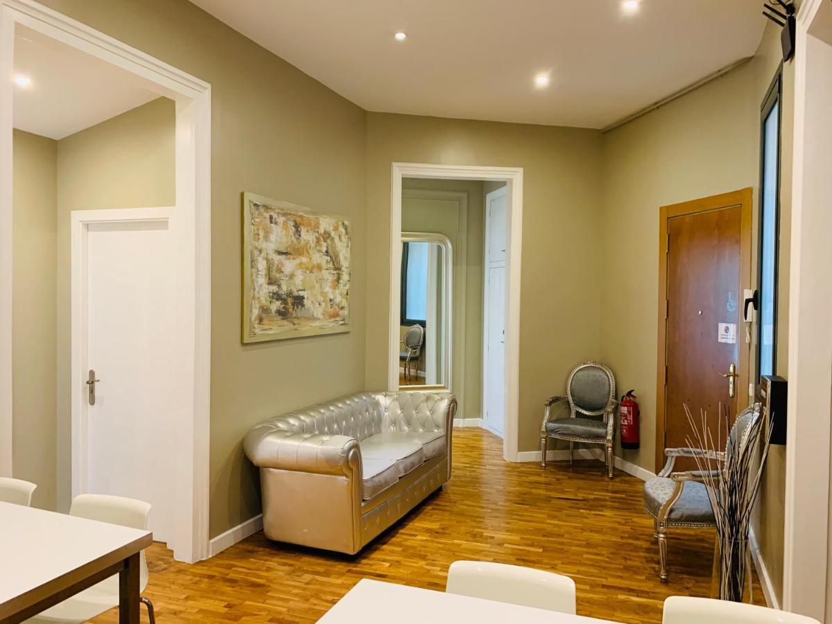Aptbcn Super Balmes Apartment