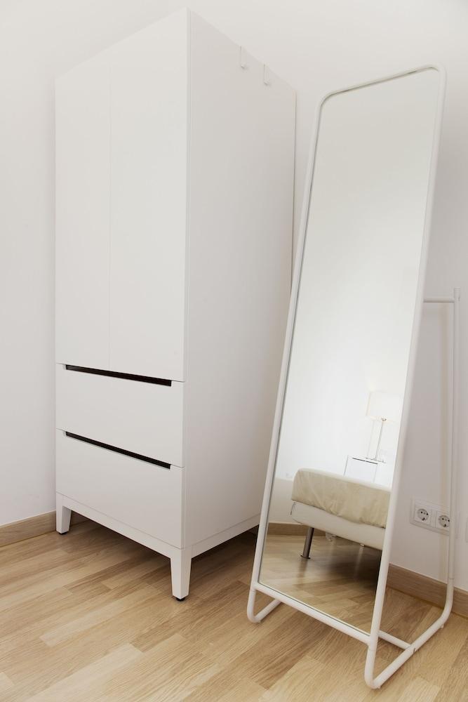 Flateli Roger 1 *