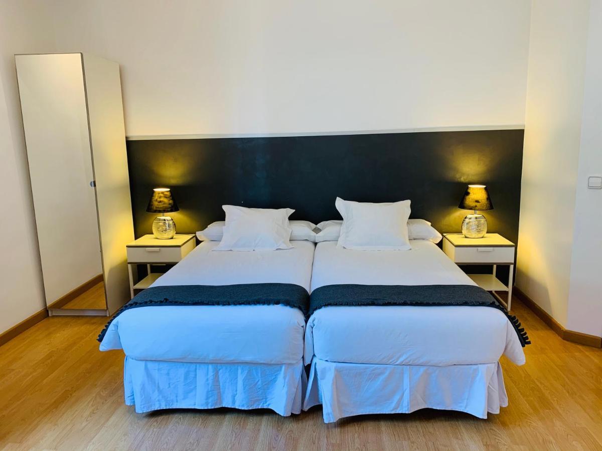 Aptbcn Super Balmes Apartment *