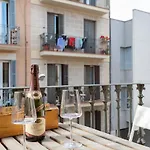 Aparteasy - Turo Park With Lovely Balcony