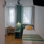 Yomo Hostal BCN Port