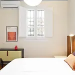 Senor Urgell Apartment By Olala Homes