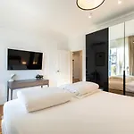 Majestic 4Br/4Bath Apartment In Sagrada Familia Area