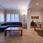 Classbedroom Park Gueell Apartment