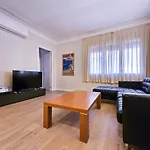Classbedroom Park Gueell Apartment