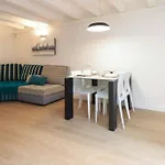 Beautiful And Best Location Apt