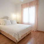 Stunning Designer 2 Bed Apt In Glorious Gracia