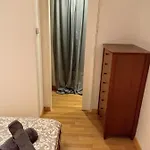 Double Private Room In The Center City Metro L1 & L5