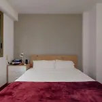 Modern And Bright Three-Bedroom In Eixample