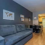 Modern And Bright Apartment In Eixample 1-2