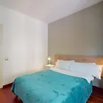 Modern And Bright Three-Bedroom In Eixample